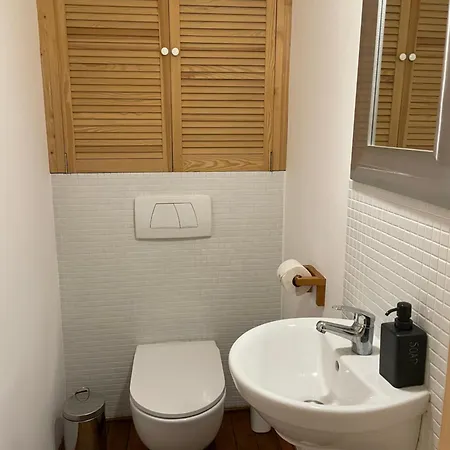 Family On Saska Kepa