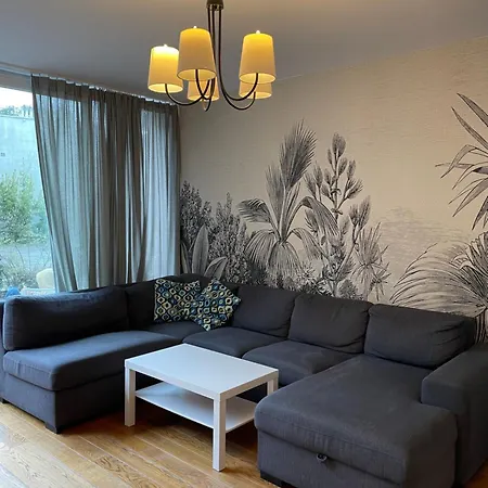 Family On Saska Kepa